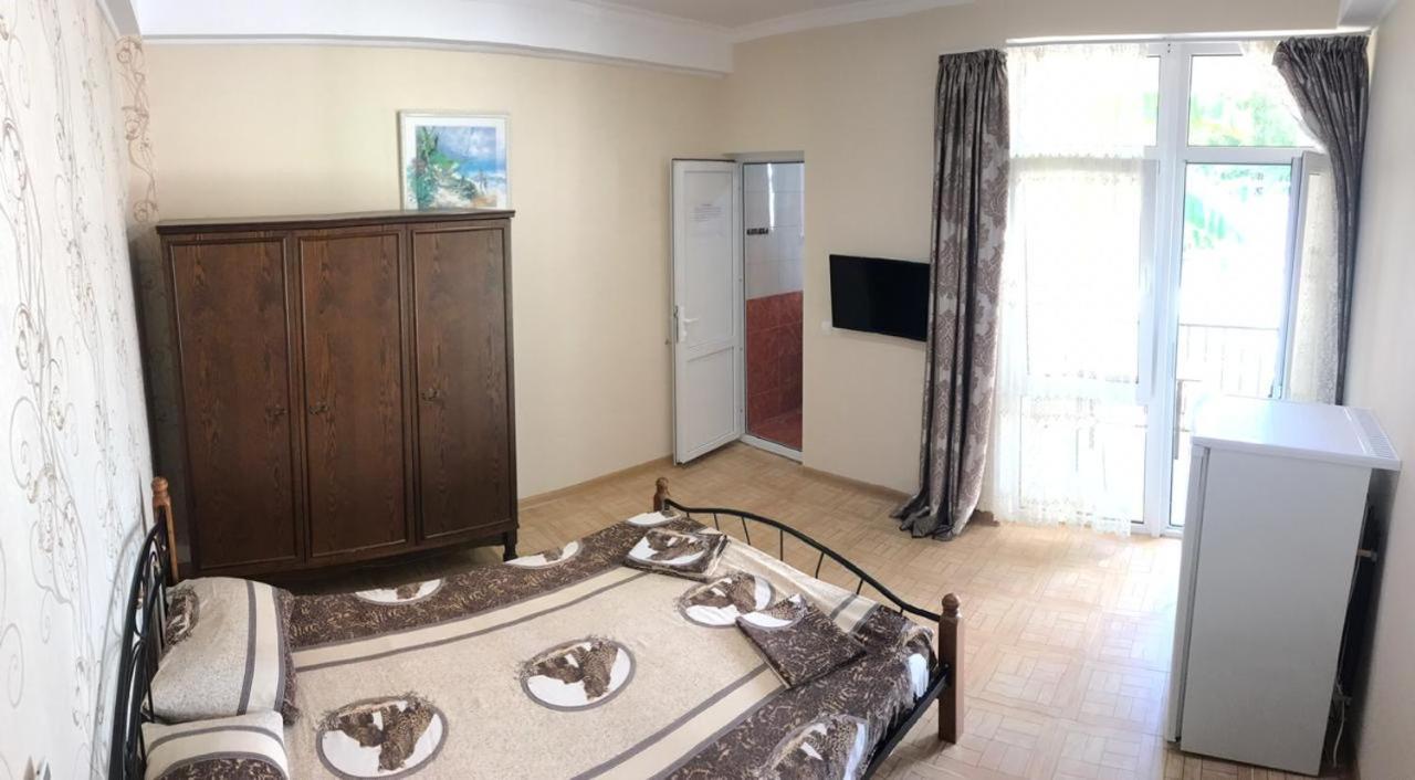 White House Hotel Gagra Exterior photo